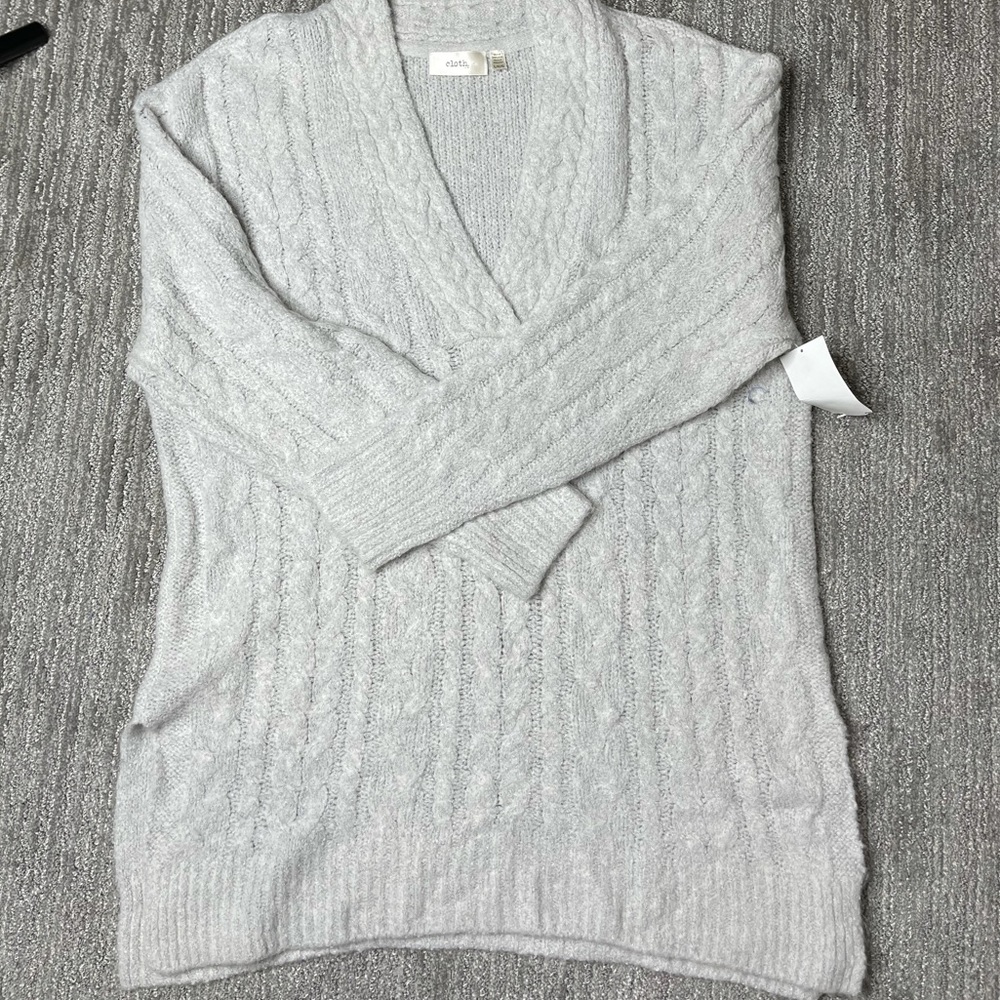 NWT Cloth. V neck sweater